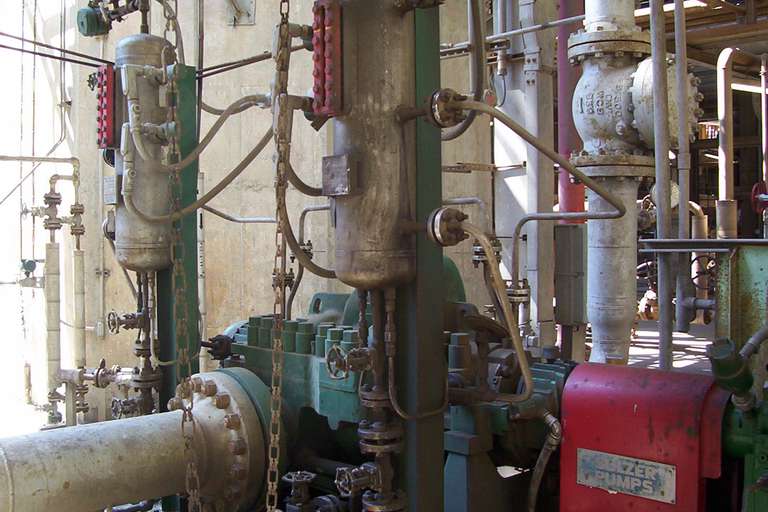 Long life mechanical seals for between bearings pump